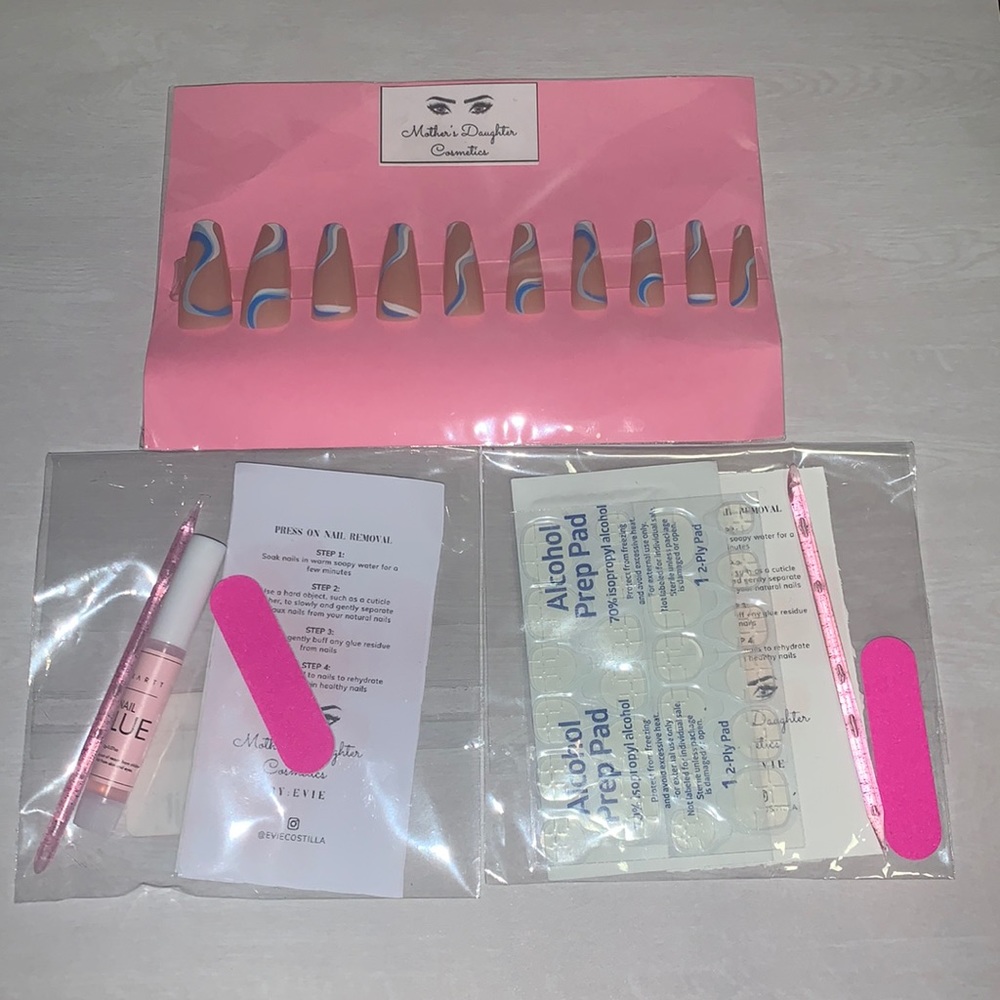 Press on nails